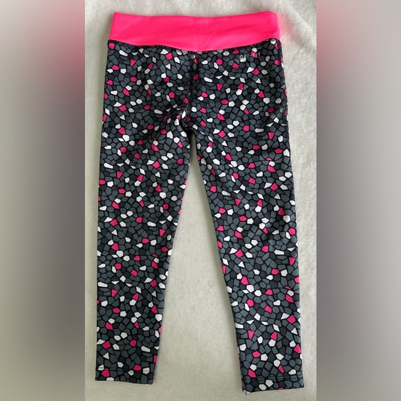 Nike Kids size 4 Mosaic Pink and Black Leggings - Picture 2 of 4